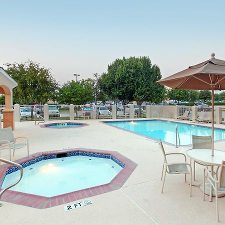 Holiday Inn Express Hotel And Suites Dfw-Grapevine By Ihg Exterior photo