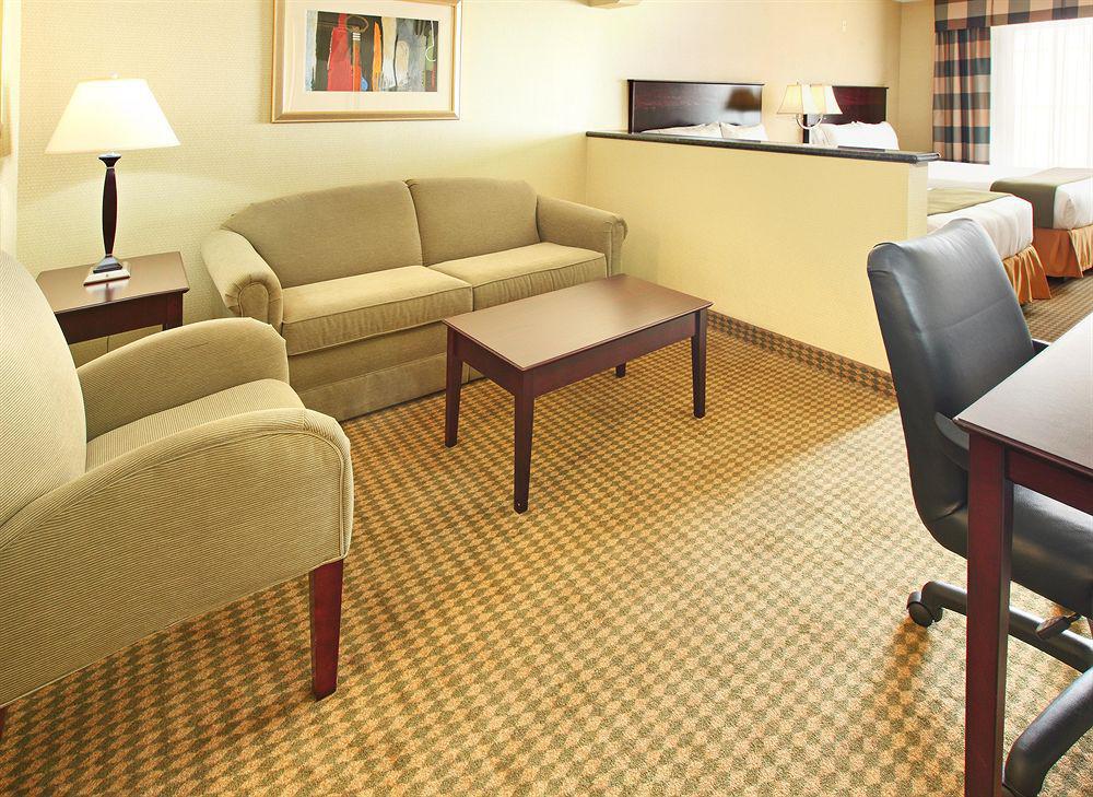 Holiday Inn Express Hotel And Suites Dfw-Grapevine By Ihg Room photo
