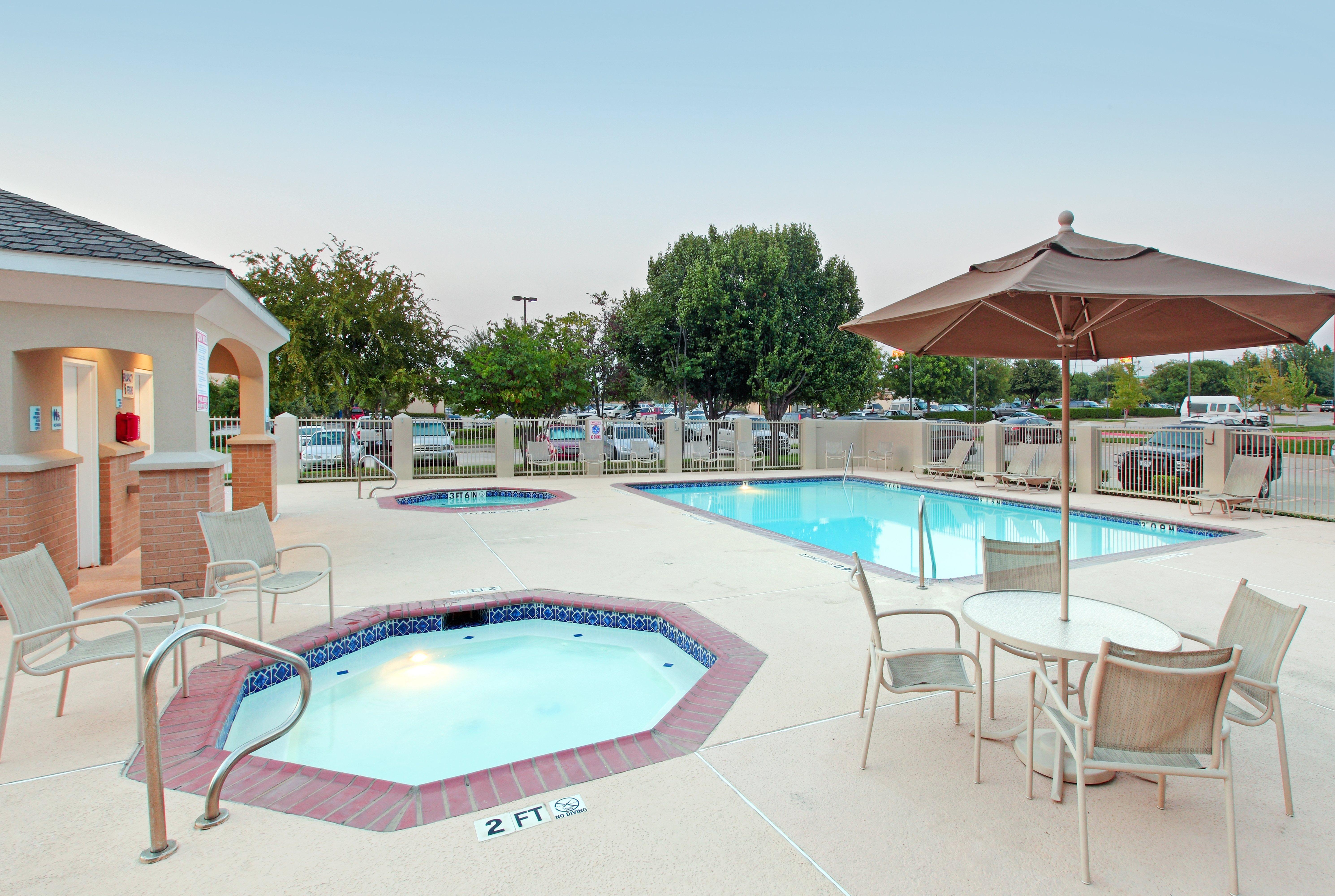 Holiday Inn Express Hotel And Suites Dfw-Grapevine By Ihg Exterior photo