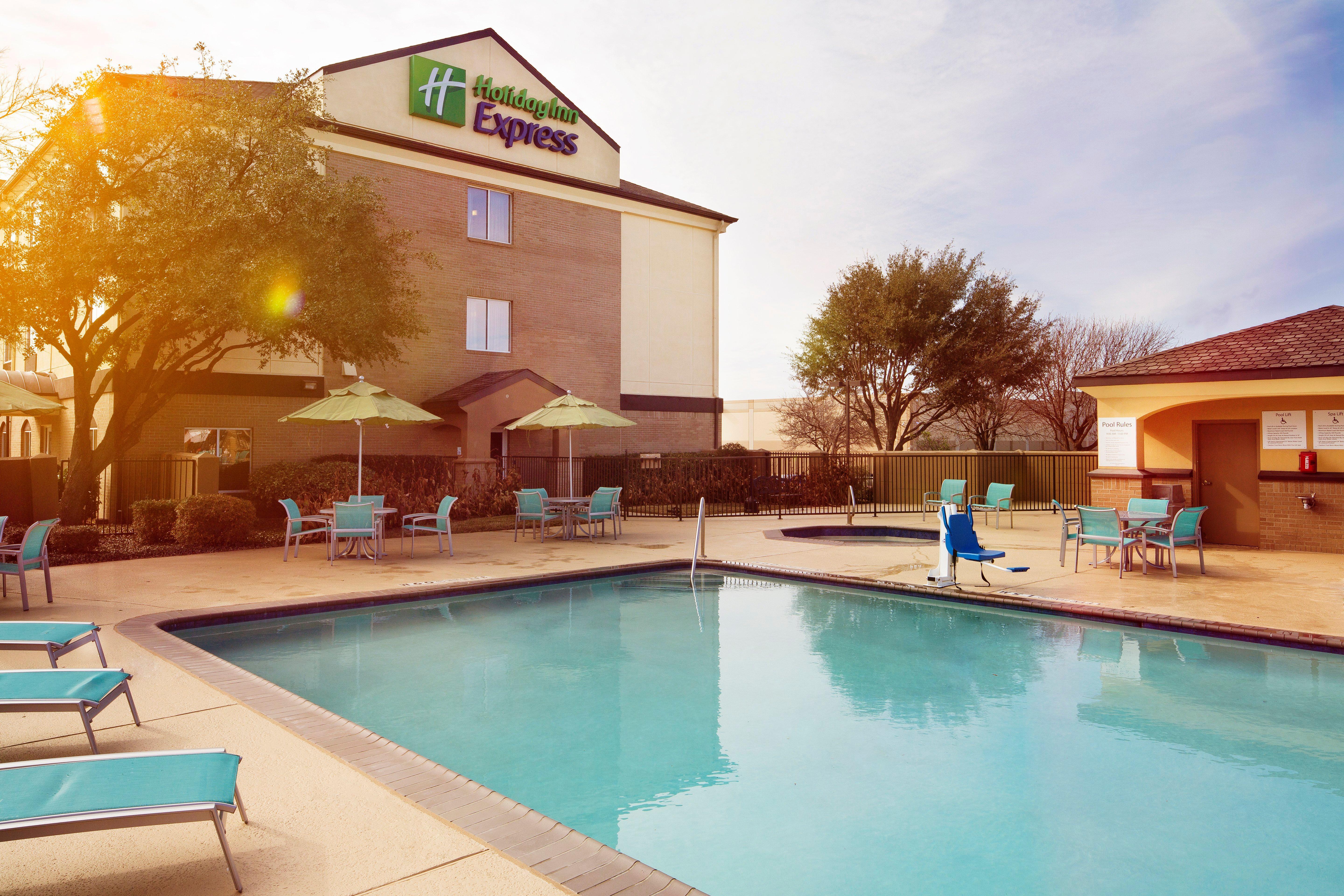 Holiday Inn Express Hotel And Suites Dfw-Grapevine By Ihg Exterior photo